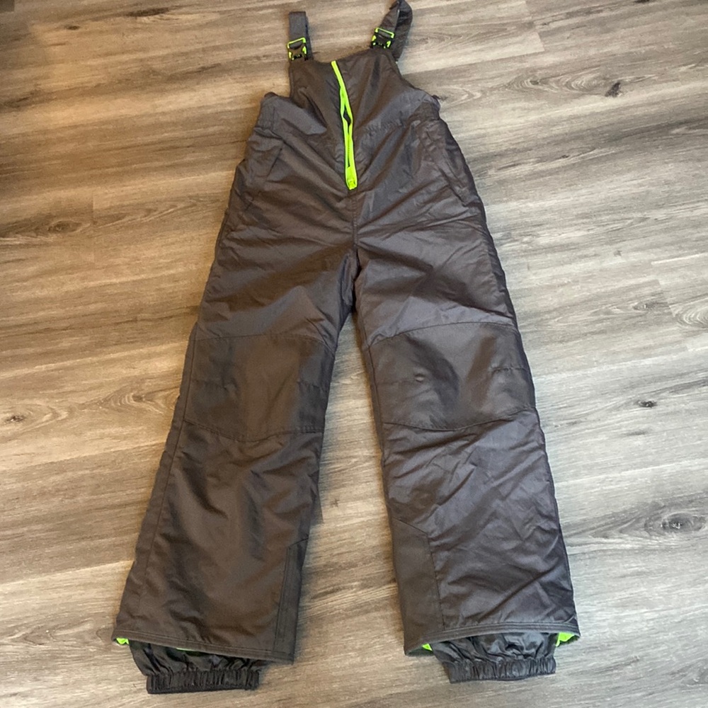 COPY - Kid’s snow suit.